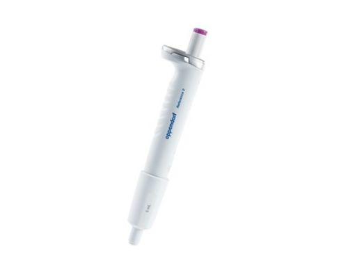 Picture of Eppendorf Reference® 2, 1-channel, variable, incl. epT.I.P.S.® sample bag, 0.5 – 5 mL, violet